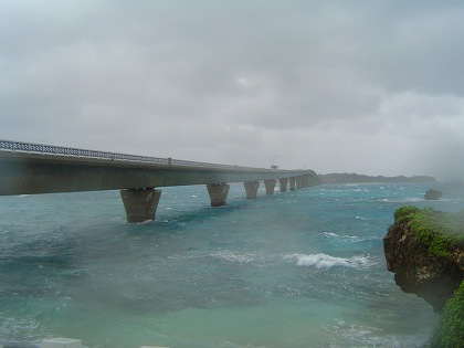 宮古島から見た池間大橋